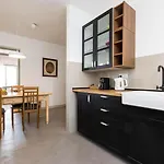 Alojamento de Acomodação e Pequeno-almoço Alaburic & 4*