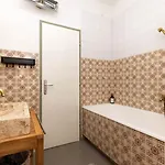 Alaburic & Alojamento de Acomodação e Pequeno-almoço 4*