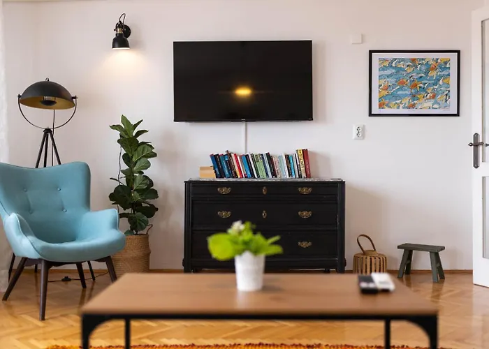 Alaburic & Oda ve Kahvaltı 4*