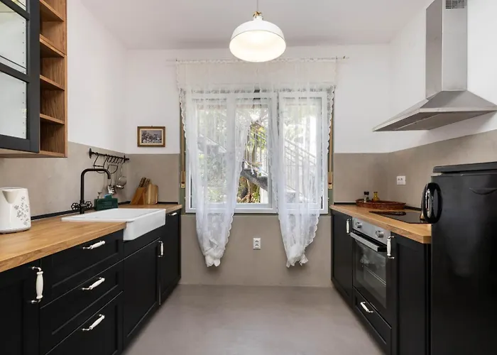 Alaburic & Oda ve Kahvaltı Mali Lošinj