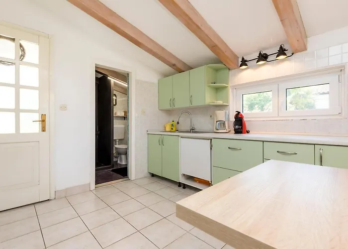 Alaburic & Bed & Breakfast 4*