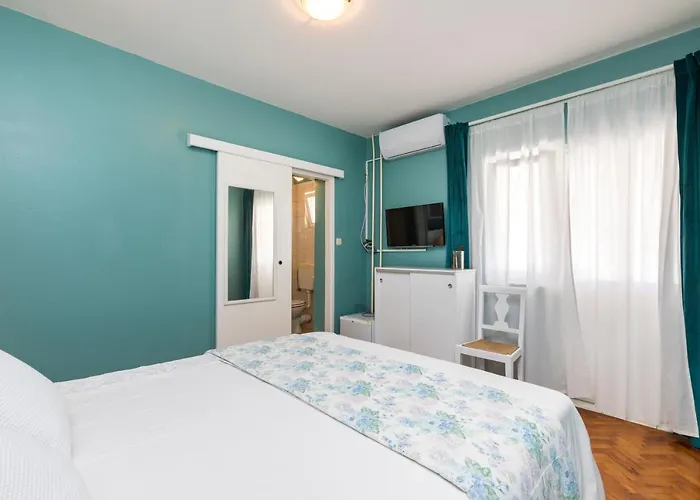 Alaburic & Bed & Breakfast 4*