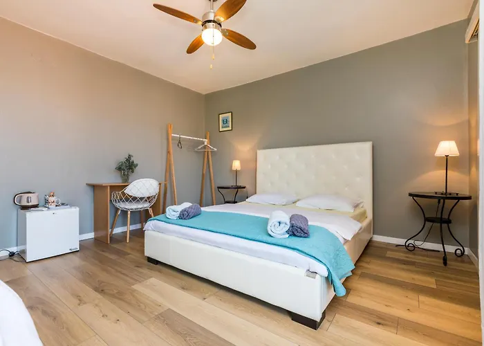 Bed & Breakfast Alaburic & 4*