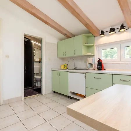 Alaburic & Bed & Breakfast 4*