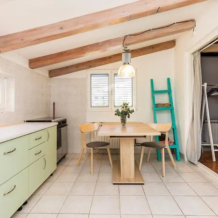 Alaburic & Bed & Breakfast 4*