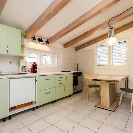 Bed & Breakfast Alaburic & 4*