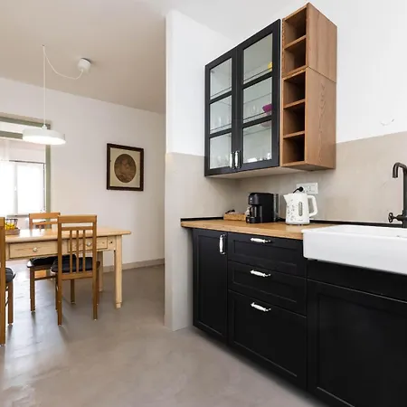 Bed & Breakfast Alaburic & 4*