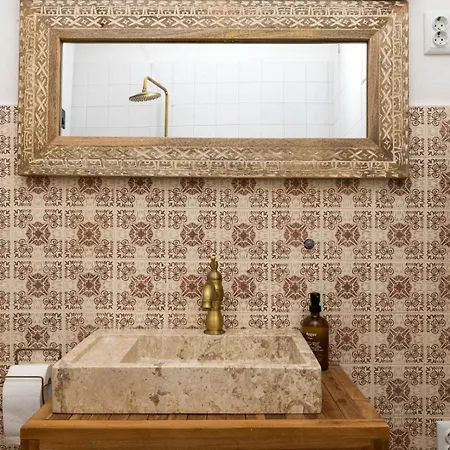 Alaburic & Bed & Breakfast 4*