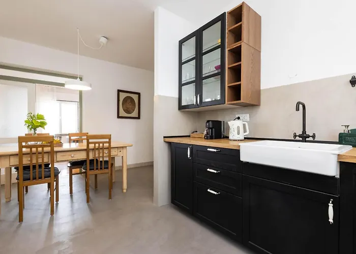 krevet i doručak Alaburic & 4*